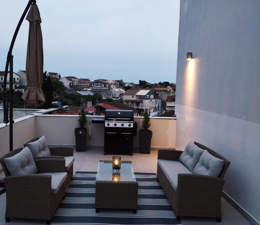 Ina'S Apartments Лефкими Экстерьер фото
